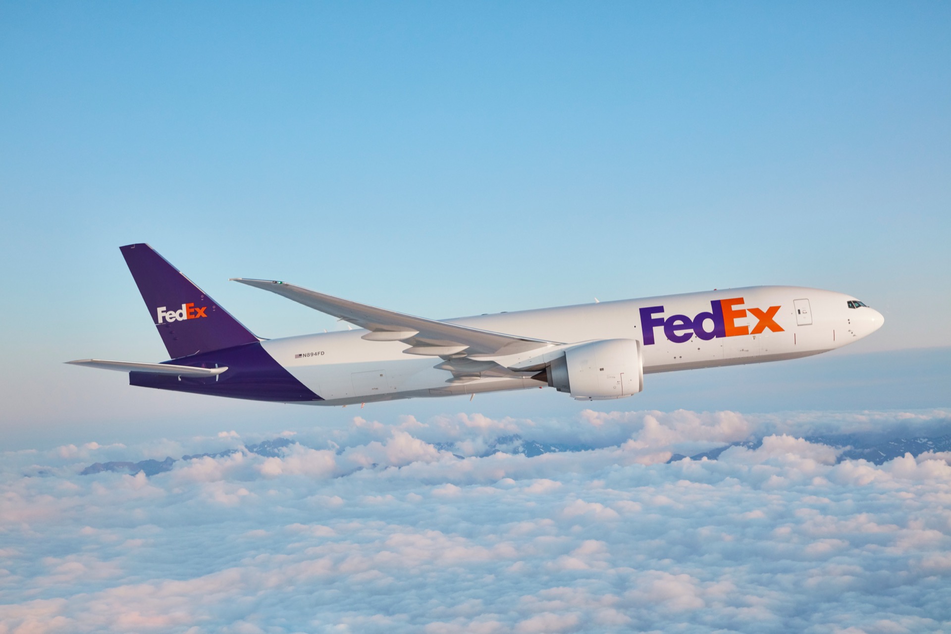 Avion cargo FedEx Express en vol